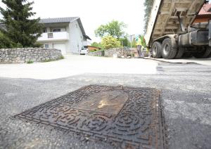 OPTIKA V CERKNICI 08 FOTO LJUBO VUKELIČ